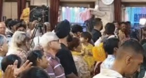 Janmashtami पर दुर्ग्याणा तीर्थ में उमड़ी भीड़:फूल-लाइटों से सजा मंदिर, दूर-दराज से दर्शन को पहुंचे श्रद्धालु, छोटे बच्चे बने कान्हा