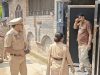 Jalandhar- जिसे फरार बताया, वह घर में सोता मिला:पुलिस ने डोरबेल बजाई तो आंखें मलते बाहर आया; बुलडोजर से घर तोड़ना था