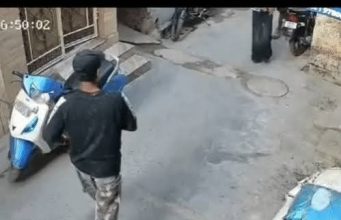 Jalandhar के गढ़ा में दो गुटों में खूनी झड़प:युवक पर किरपाण से हमला; वफादार कुत्ते ने बचाई जान, वारदात CCTV में कैद