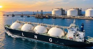 Global Energy Crisis: भारत ने गैस संकट को दी मात, महंगे LNG के बाद भी जारी है खरीदारी