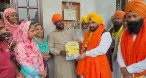 ‘मान दे मुनाफे’ योजना के तहत कैबिनेट मंत्री हरभजन सिंह ई.टी.ओ. ने रायपुर कलां में चलाया डोर-टू-डोर अभियान