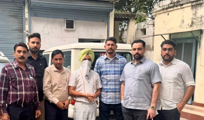 50,000 रिश्वत लेते एस.डी.ओ. को विजिलेंस ब्यूरो ने रंगे हाथों किया काबू