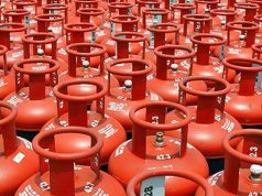LPG Gas Cylinder Price: दिवाली से पहले इतने घटे गैस सिलेंडर के दाम, बुकिंग से पहले चेक करें नए रेट