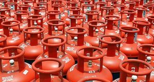 LPG Gas Cylinder Price: दिवाली से पहले इतने घटे गैस सिलेंडर के दाम, बुकिंग से पहले चेक करें नए रेट