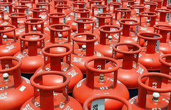 LPG Gas Cylinder Price: दिवाली से पहले इतने घटे गैस सिलेंडर के दाम, बुकिंग से पहले चेक करें नए रेट