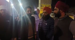 Sant Niranjan Das के खिलाफ आपत्तिजनक पोस्ट का आरोप:जालंधर में थाने के बाहर प्रदर्शन, पुलिस बोली- अभी तक नहीं मिले ठोस सबूत
