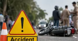 Amritsar में ट्रक ने 2 साल की बच्ची को कुचला:मां के साथ स्कूटी पर जा रही थी, बैक करते वक्त मारी टक्कर