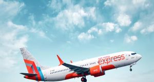 148 यात्रियों से भरी Bangalore जा रही Air India Express की फ्लाइट से टकराया पक्षी