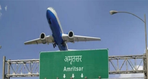 Amritsar Airport पर 16 लोग हिरासत में लिए:सभी की टिकट फर्जी निकली, UAE जाने की तैयारी में थे; एजेंट के खिलाफ FIR
