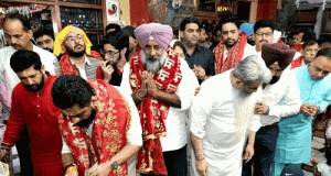 Punjab Congress अध्यक्ष ने चिंतपूर्णी मंदिर में टेका माथा:परगट सिंह ने खुशहाली की मांगी दुआ; पूर्व मंत्री अरोड़ा सहित कई नेताओं ने नवाया शीश