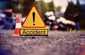 Phillaur में खड़े तेज रफ्तार बाइक ट्राले से टकराई:Jalandhar-Ludhiana NH पर हादसा, गंभीर हालत में रेफर; मौके पर पहुंची SSF की टीम