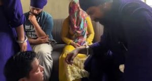 Jalandhar में निहंगों ने पंडित को थप्पड़ मारे:लुधियाना के परिवार की बहू भगाने का आरोप, ढूंढने के लिए ₹7 लाख ठगे