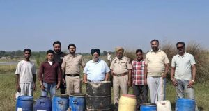 Kapurthala में दरिया के किनारे अवैध शराब की भट्टी:आबकारी विभाग ने मारा छापा, 10,500 लीटर लाहन नष्ट किया, 9 घंटे चला ऑपरेशन